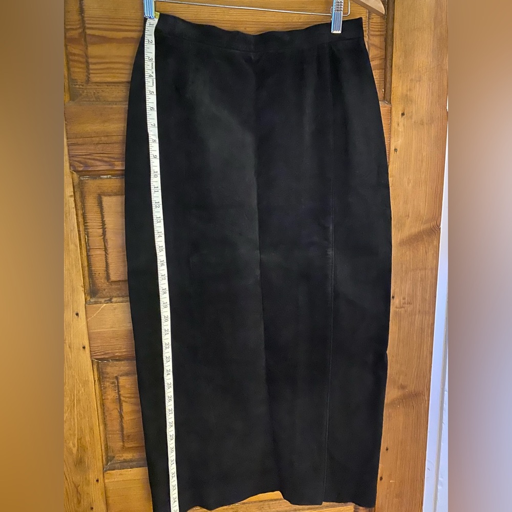 Carlisle Black Suede Skirt. Vintage Size 12. Waist 28” Length 36”